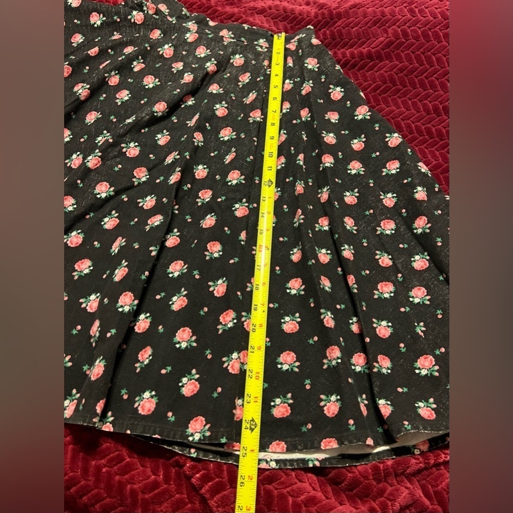 True Vintage 1950’s Black W/ Roses Cotton Felt A-line Circle Skirt XSmall 24” UC - Picture 4 of 8
